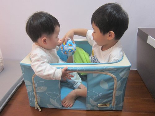 裝小孩