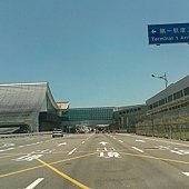 去機場的路上