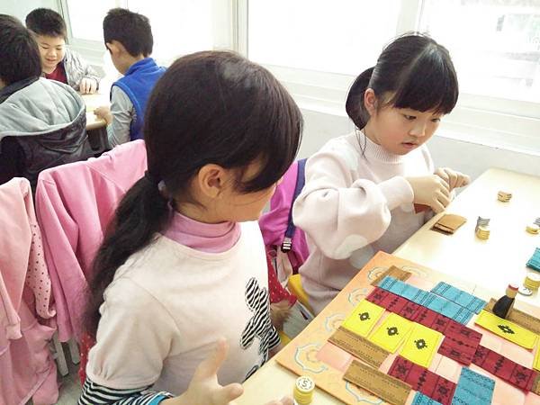 小四桌遊