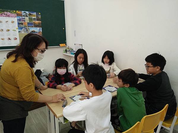 小四桌遊