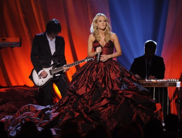 carrie-underwood-lava-dress-1024x777.jpg