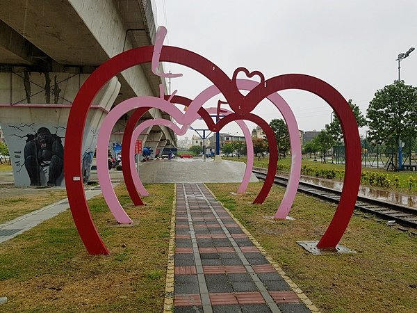 員林市龍燈公園LOVE愛心造景.jpg