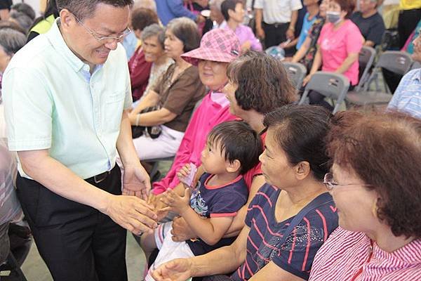 花壇老人會樂活銀髮族-彰化縣長魏明谷.JPG