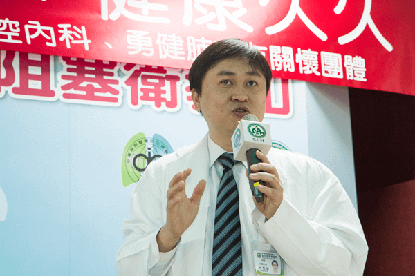 彰基胸腔內科主任林聖皓醫師出席「世界肺阻塞」宣導活動.png