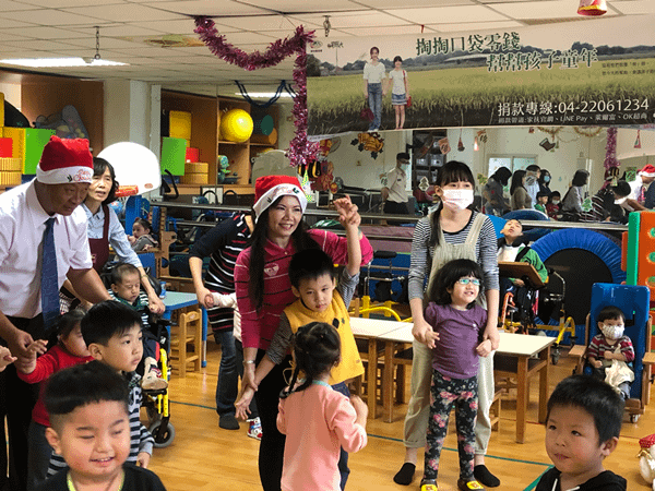 愛心團體接力送暖 家扶慢飛天使心暖暖4.png