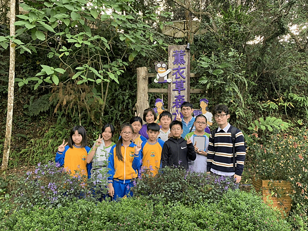 廣興國小學童以記者為師 專訪薰衣草森林學文創2.png