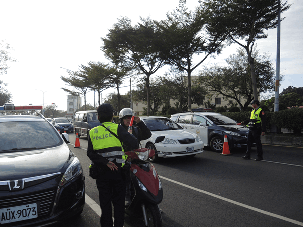 彰化酒駕大執法 彰警不按理出牌取締酒駕8.png
