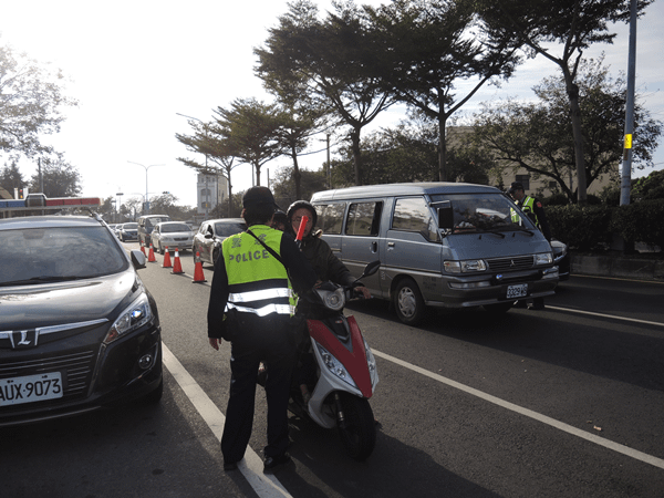 彰化酒駕大執法 彰警不按理出牌取締酒駕5.png