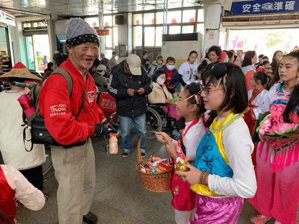 大竹國小媽祖遶境遊彰化 彰警分局隨側保駕安民心2.png