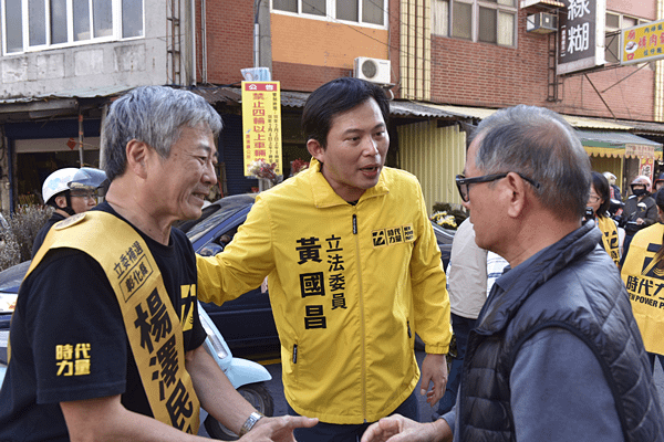 黃國昌立委南下彰化為楊澤民輔選 鹿港菜市場掃街拜票兼拜年8.png