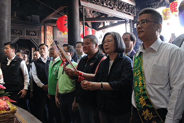 蔡英文總統到鹿港天后宮祈福參拜.png