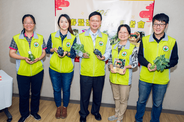 台中農改場芥藍、石斛蘭研發成果 葡萄防病減藥技術發表1.png