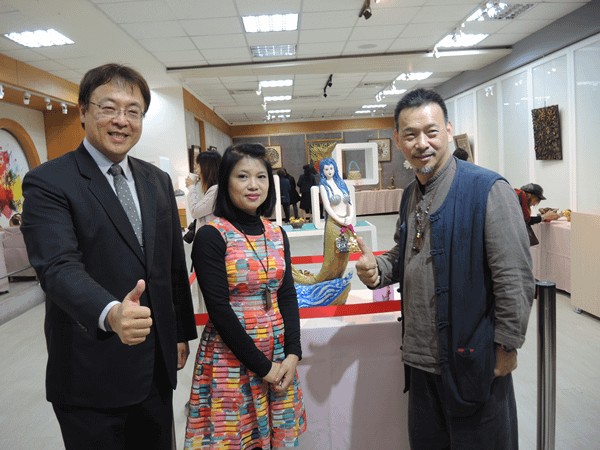 張貴菜多媒材創作個展 員林家商圖書館展出1.png