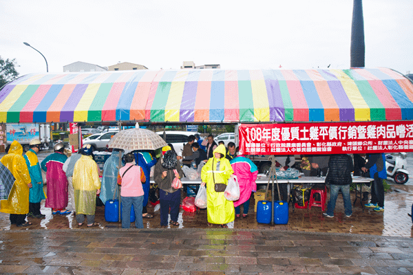 彰化縣平價土雞促銷及品嚐 1500隻土雞不到半小時搶購一空6.png