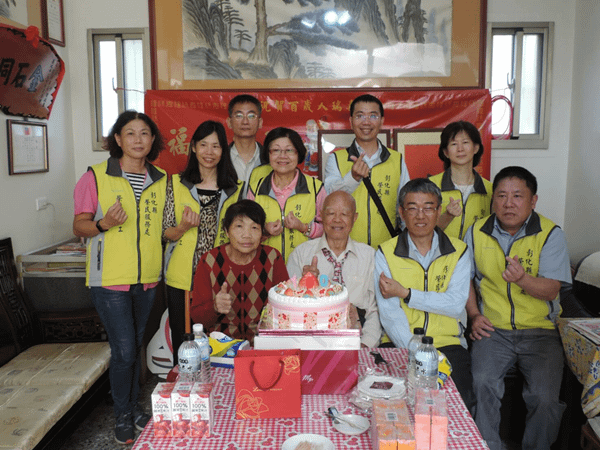 彰化市人瑞榮民彭中百歲慶生 彰化榮服處楊雨榮處長到場祝賀1.png