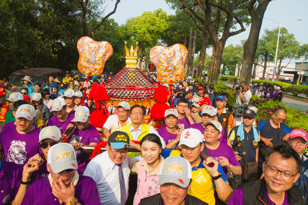 大甲媽祖遶境進香鑾轎抵達彰化 彰化縣市首長接駕2.png