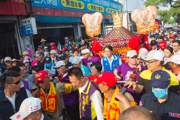 大甲媽祖遶境進香鑾轎抵達彰化 彰化縣市首長接駕3.png