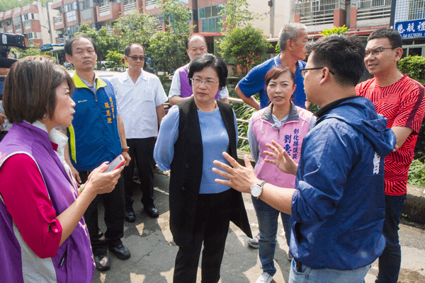 防汛期將屆關心民眾的安全 王惠美視察員林山坡地野溪改善工程3.png