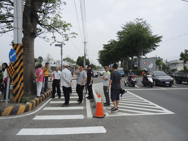 田尾鄉公園路口設「緣石」保護行人 公路總局立意良善卻造成交通事故2.png