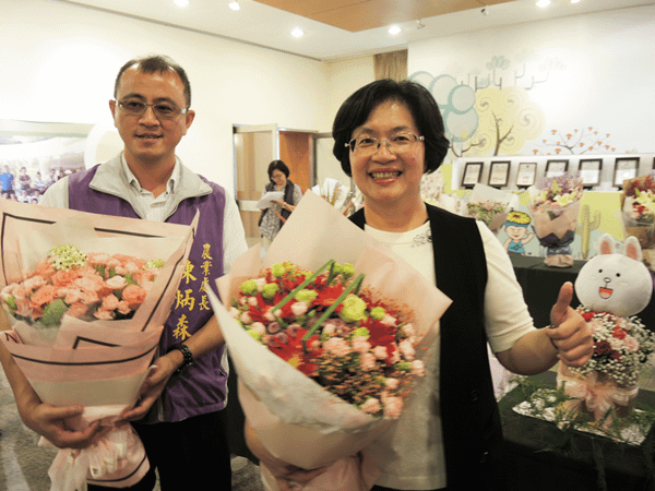 母親節讓媽咪好「馨」情 王惠美推廣彰化縣產康乃馨3.png