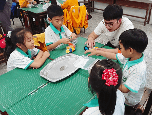 員林國小學童玩積木學科學 大葉大學師生帶領小朋友「做中學」2.png