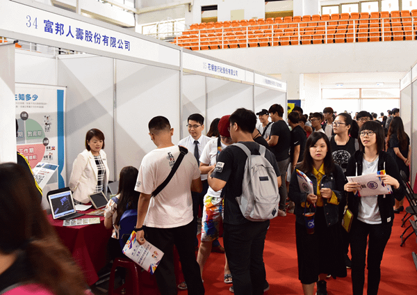 明道大學就業博覽會提供上千職缺 校園徵才逾8成中彰投在地廠商4.png
