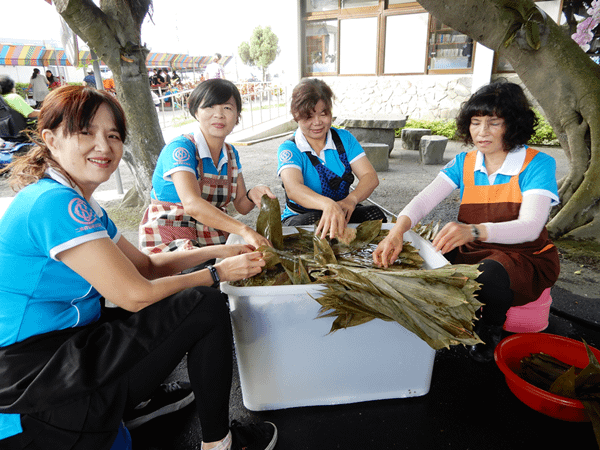 喜樂志工包粽傳愛慶端午 愛心粽分送弱勢家庭2.png