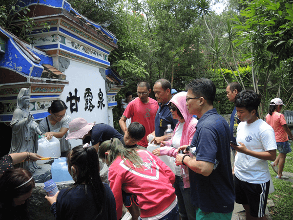 社頭清水岩寺取午時水大排長龍 百年古剎湧出一年陽氣最旺的水3.png