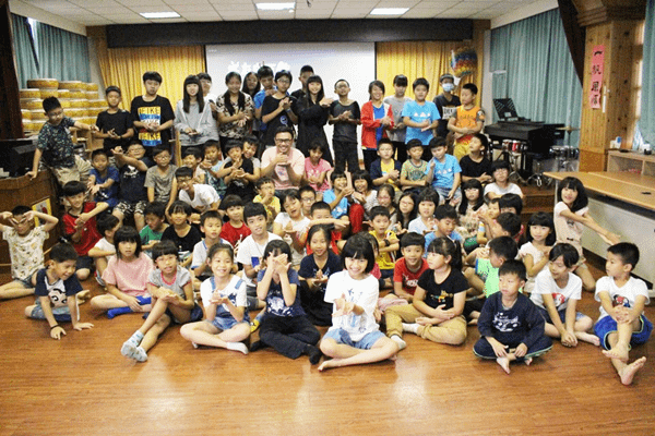 廖士涵導演專業導演用鏡頭說故事 帶領芬園鄉文德國小學童遨遊世界6.png