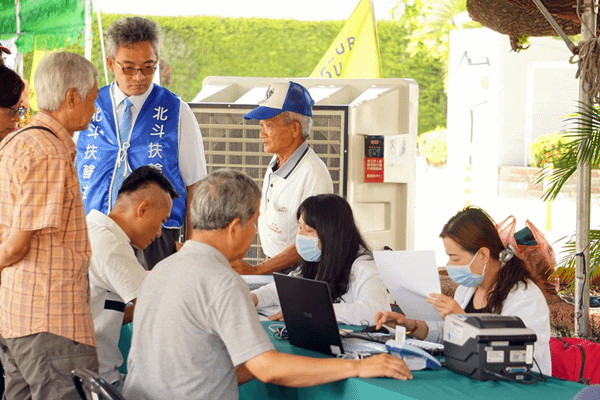 華新醫材關懷鄉親免費健檢活動 攝護腺癌篩檢及骨質密度檢查都免費2.png