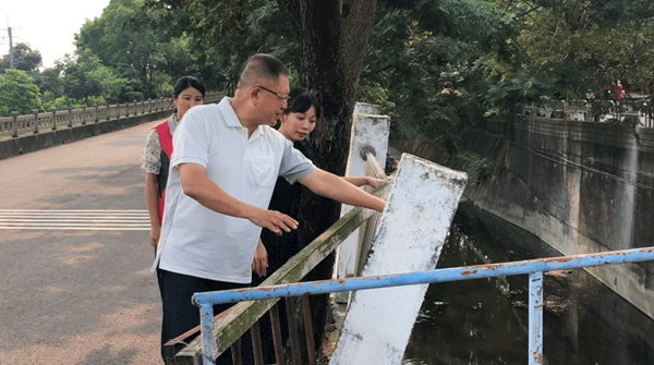 花壇文德公園土地公溪護欄損毀 陳杰服務團隊籲水資處重視盡快改善1.png