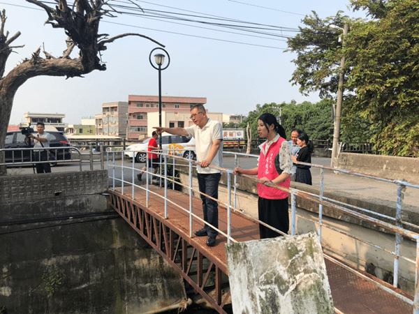 花壇文德公園土地公溪護欄損毀 陳杰服務團隊籲水資處重視盡快改善2.png