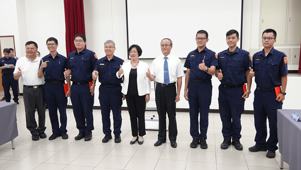 彰化警察神勇火速破獲持槍強盜案 王惠美表揚破案有功員警1.png