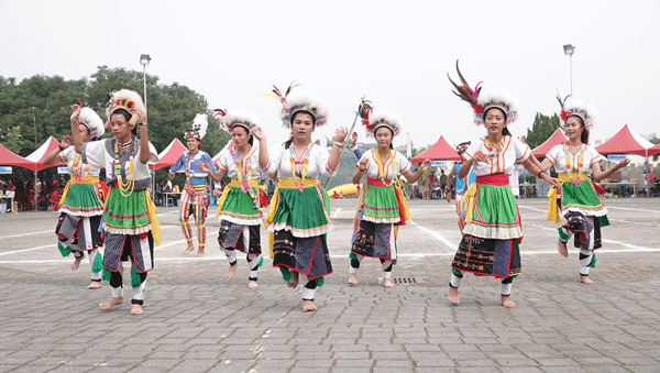 2019彰化縣原住民族文化節暨豐年祭 王惠美跳起原民舞7.png