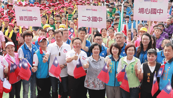 彰化縣國慶嘉年華在員林 縣內學校樂隊及社區團體踩街遊行10.png