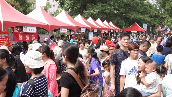 彰化縣交通安全宣導在員林公園 交安知識深植孩子心中6.png