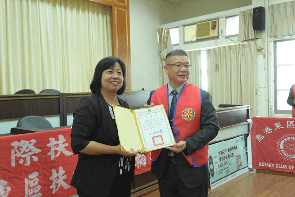 鹿港東區扶輪社善行義舉 捐助彰化縣學生獎助學金4.png