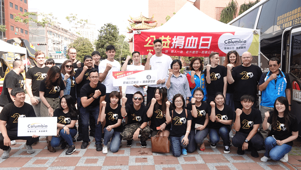 歌倫比亞美語熱血彰化英雄行 公益捐血日在彰化縣議會廣場1.png
