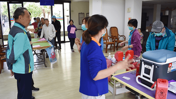 中彰榮譽國民之家住民接種流感疫苗 打擊流感「注」健康1.png