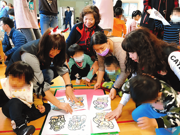 和美警察志工送愛家扶發展學園 陪伴慢飛天使提前過聖誕節2.png