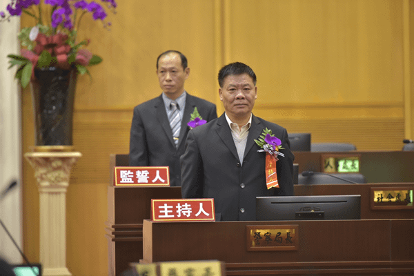 彰化縣議員王國忠宣誓就職 遞補上任第19屆議員2.png