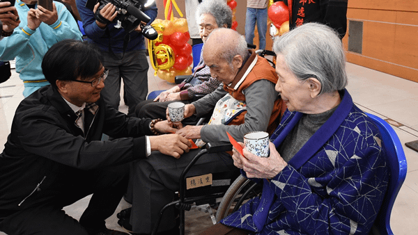 彰化市春節敬老禮金 林世賢發放70歲長輩六千元紅包3.png
