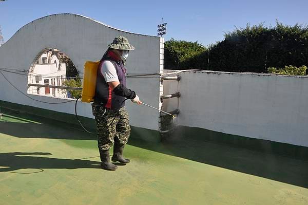 建國科大開學嚴防疫情入侵校園 測量體溫異常先阻絕校門口4.jpg