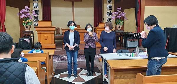 王惠美關心弱勢家庭子女課後照顧班 訪視社區照顧據點防疫情形2.jpg