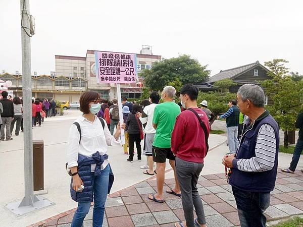 田中鎮植樹節贈樹苗不忘防疫 移師田中火車站前發放4.jpg