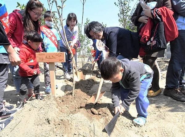 彰化縣2020做伙植樹在二林 植樹月一起種樹綠化環境3.jpg