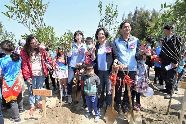 彰化縣2020做伙植樹在二林 植樹月一起種樹綠化環境2.jpg