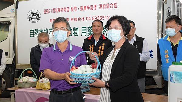 芳苑鄉婦女關懷協會防疫一把皂 彰化縣府結合廠商送次氯酸水4.jpg