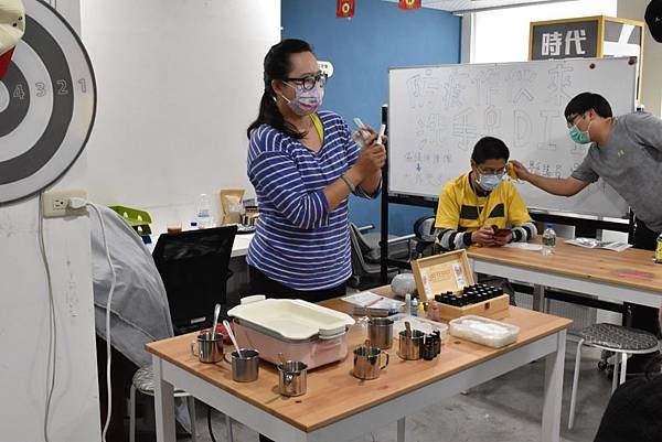 彰化時代力量推廣防疫勤洗手 夏豬手作坊DIY洗手精油皂3.jpg