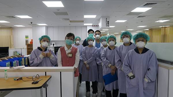 感恩彰化醫院手術重生 驗光師捐護目鏡溫暖醫護3.jpg